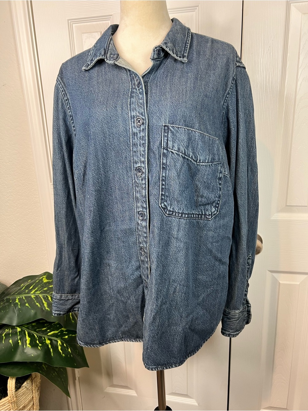Universal Tread Denim Button-Up Shirt Size XXL